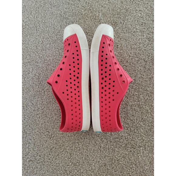 Native Jefferson Red Rubber Slip-On Outdoor Water School Sneaker Shoes Size 4 - Picture 5 of 6